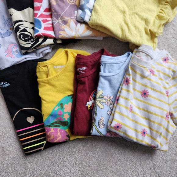 Old Navy Tee Shirts 17 Total! Size Medium (8) - Picture 2 of 4